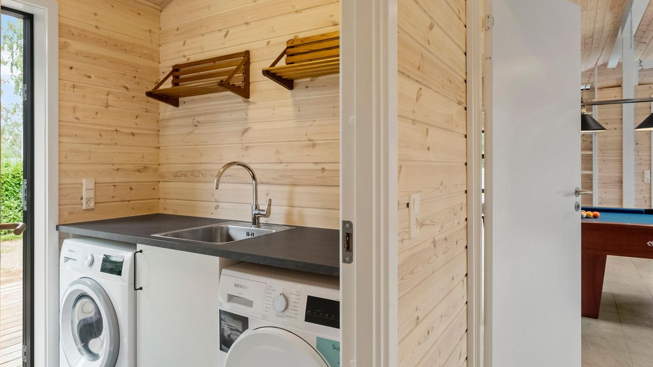 bathroom bathroom